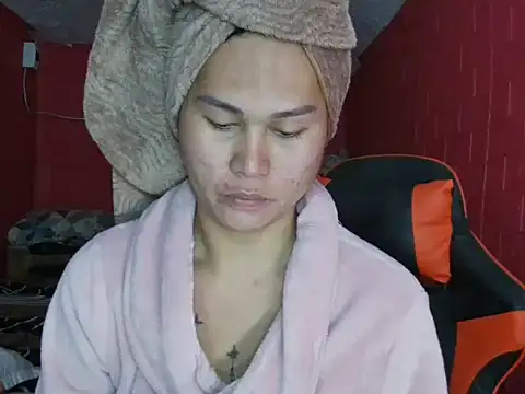 Snapshot of sexychekaiixxx chatting on April 6, 12:39 pm sexychekaiixxx online show from April 6, 12:39 pm
