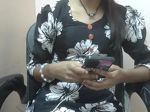 Snapshot of notty_heena chatting on November 18, 3:34 am notty heena online show from November 18, 3:34 am