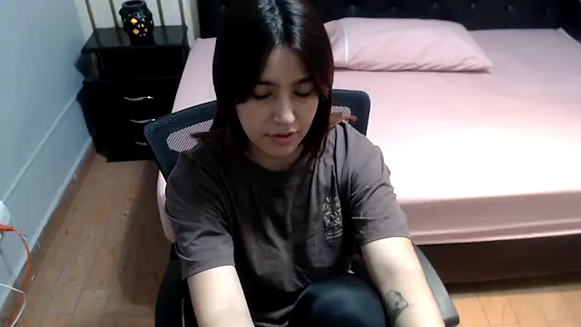 1evelinewood online show from March 17, 1:25 pm