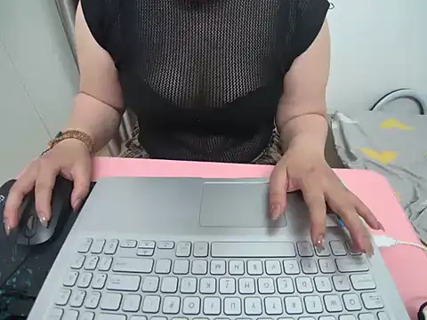 Hanna Mina online show from January 14, 2:12 pm