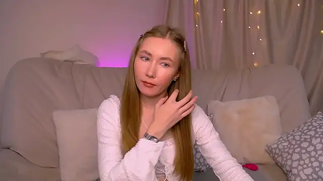 Snapshot of EllyColins chatting on November 13, 3:05 am EllyColins online show from November 13, 3:05 am