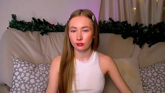 Snapshot of EllyColins chatting on December 20, 3:02 am EllyColins online show from December 20, 3:02 am