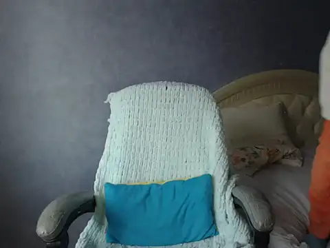 LuckyLisa23 online show from December 18, 10:43 am