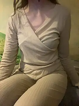 KittieCreme online show from January 7, 1:02 pm