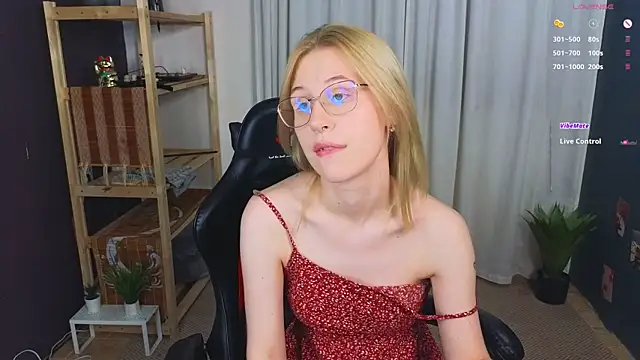 Snapshot of lovedrope chatting on October 14, 5:47 pm lovedrope online show from October 14, 5:47 pm