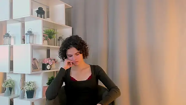 KrystenVanhuss online show from October 13, 9:09 am