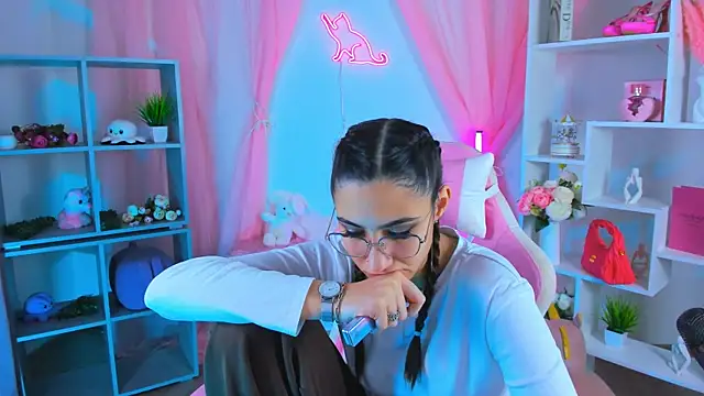 Snapshot of RebeckaThornton chatting on November 9, 12:58 pm RebeckaThornton online show from November 9, 12:58 pm