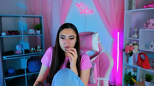 Snapshot of RebeckaThornton chatting on November 12, 9:32 am RebeckaThornton online show from November 12, 9:32 am