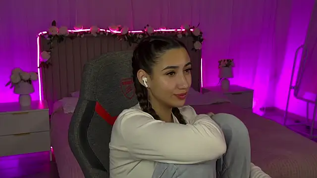 Snapshot of RebeckaThornton chatting on November 16, 11:54 pm RebeckaThornton online show from November 16, 11:54 pm