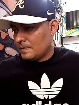 sexyandres 23 online show from April 18, 4:33 pm