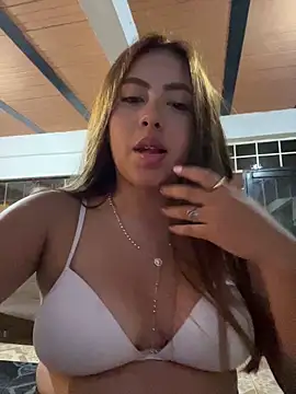 Snapshot of Emily_Joee chatting on November 2, 4:37 am Emily Joee online show from November 2, 4:37 am