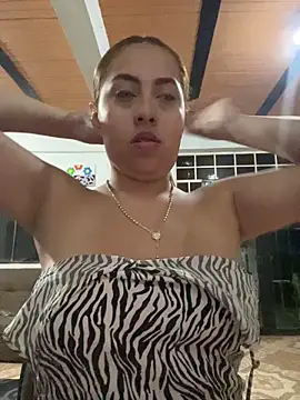 Snapshot of Emily_Joee chatting on November 4, 12:43 am Emily Joee online show from November 4, 12:43 am