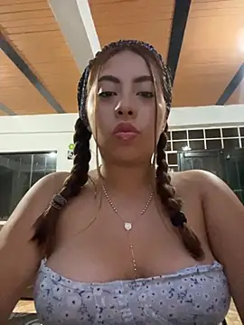 Snapshot of Emily_Joee chatting on November 7, 1:05 am Emily Joee online show from November 7, 1:05 am