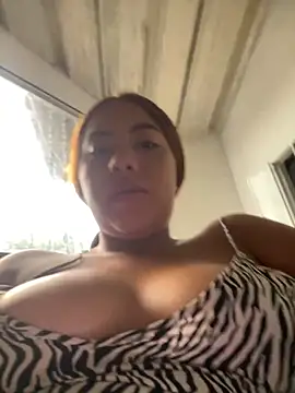 Snapshot of Emily_Joee chatting on November 13, 10:19 pm Emily Joee online show from November 13, 10:19 pm