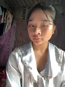 Snapshot of Linh-xxx chatting on October 13, 6:57 am Linh-xxx online show from October 13, 6:57 am