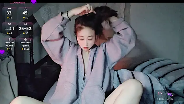 Snapshot of hyp0crite chatting on November 28, 12:41 pm hyp0crite online show from November 28, 12:41 pm