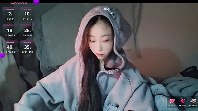 Snapshot of hyp0crite chatting on December 15, 3:27 pm hyp0crite online show from December 15, 3:27 pm