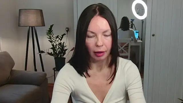 LittleNicolee online show from November 11, 12:05 pm