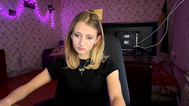 AmeliLia online show from March 25, 3:40 pm