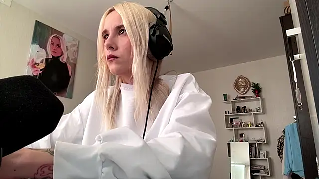 Snapshot of LinaGoodG chatting on October 13, 9:53 am LinaGoodG online show from October 13, 9:53 am