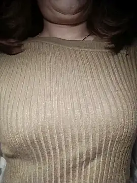 YiyinLy online show from November 20, 7:24 pm