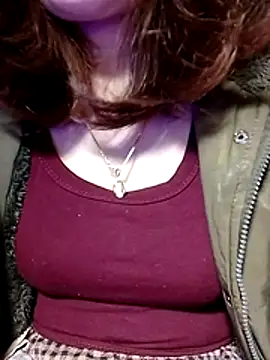 YiyinLy online show from January 11, 9:09 pm