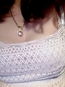 YiyinLy online show from February 4, 10:15 pm