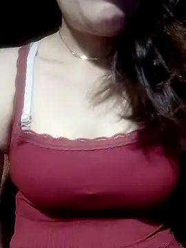 YiyinLy online show from March 25, 9:10 pm