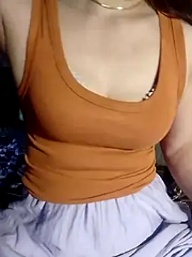 YiyinLy online show from June 24, 1:21 pm