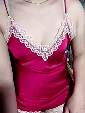YiyinLy online show from July 26, 2:02 pm