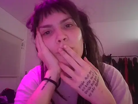 Snapshot of miapink33 chatting on October 23, 1:05 am miapink33 online show from October 23, 1:05 am