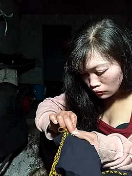 Snapshot of siusiu-00 chatting on December 14, 12:21 pm siusiu-00 online show from December 14, 12:21 pm