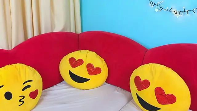 Snapshot of Soft_Lilly chatting on February 24, 6:11 am Soft Lilly online show from February 24, 6:11 am