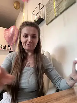 Amy  Leee  online show from March 16, 1:59 pm