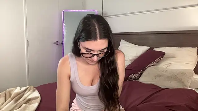 Snapshot of mollyy2006 chatting on December 5, 12:08 am mollyy2006 online show from December 5, 12:08 am