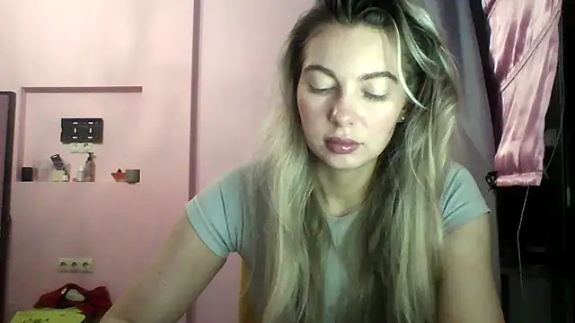 Snapshot of Sygream chatting on October 16, 6:42 pm Sygream online show from October 16, 6:42 pm