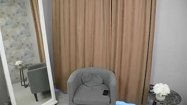 Snapshot of MargyUong chatting on October 14, 3:40 am MargyUong online show from October 14, 3:40 am