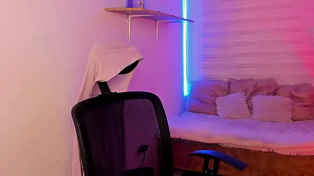 Snapshot of Emily_Lindey chatting on October 24, 3:25 am Emily Lindey online show from October 24, 3:25 am