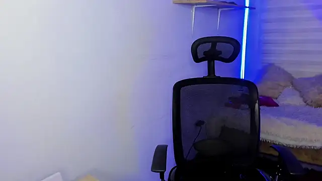 Snapshot of Emily_Lindey chatting on October 31, 5:08 am Emily Lindey online show from October 31, 5:08 am