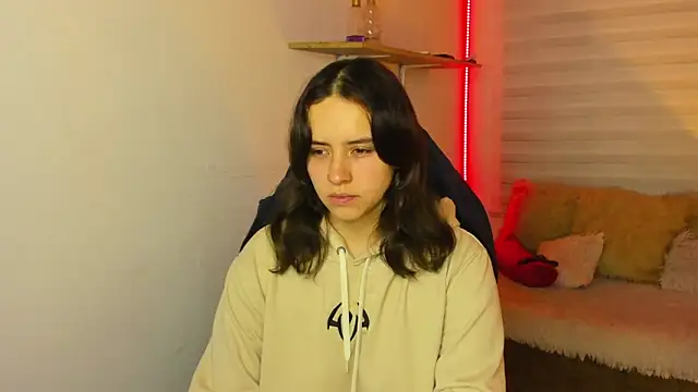 Snapshot of Emily_Lindey chatting on November 9, 3:05 am Emily Lindey online show from November 9, 3:05 am