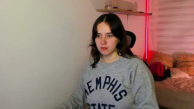 Snapshot of Emily_Lindey chatting on November 12, 3:18 am Emily Lindey online show from November 12, 3:18 am