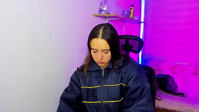 Snapshot of Emily_Lindey chatting on November 21, 3:27 am Emily Lindey online show from November 21, 3:27 am