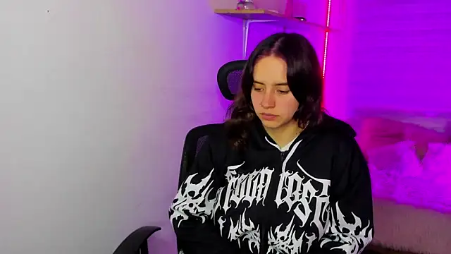 Snapshot of Emily_Lindey chatting on November 30, 3:21 am Emily Lindey online show from November 30, 3:21 am