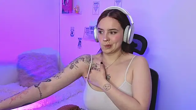 Emily Lindey online show from February 24, 6:55 am