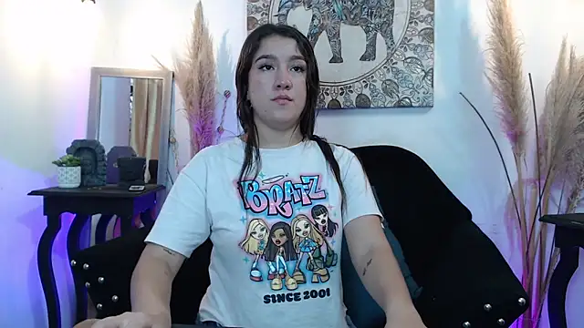 Snapshot of ZharaGag_on_u chatting on November 6, 12:28 pm ZharaGag on u online show from November 6, 12:28 pm