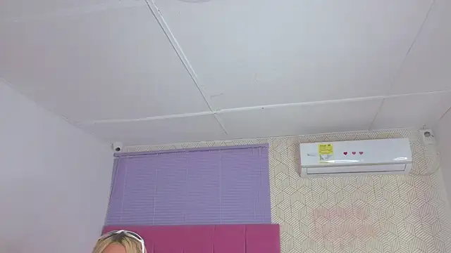 Snapshot of lily_and_wan chatting on October 19, 8:26 am lily and wan online show from October 19, 8:26 am