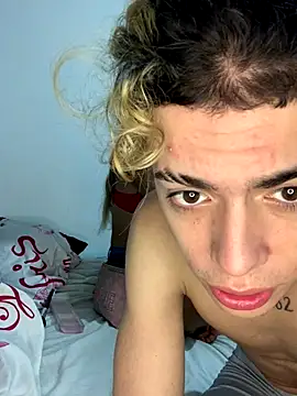 Snapshot of lily_and_wan chatting on November 19, 5:07 am lily and wan online show from November 19, 5:07 am