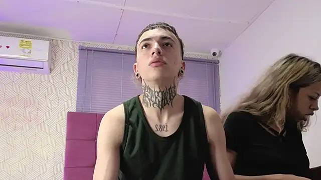 Snapshot of lily_and_wan chatting on November 27, 11:45 am lily and wan online show from November 27, 11:45 am