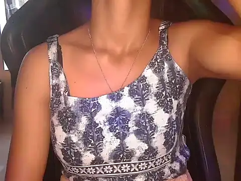 Snapshot of Surbhi_Taneja chatting on November 4, 6:34 am Surbhi Taneja online show from November 4, 6:34 am