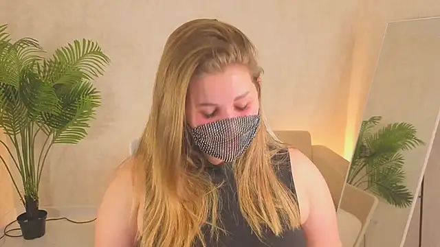 Scarlet Sinera online show from October 19, 12:11 am